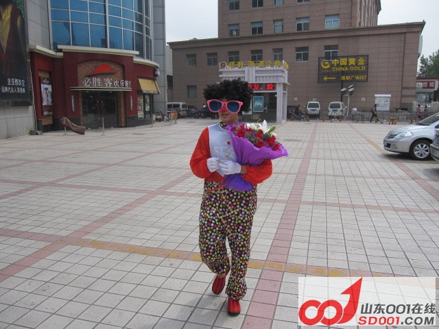 只要168!小丑鲜花送到家! 送鲜花 送蛋糕 巧克力