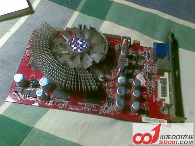 出一堆杂物,电脑配件,垃圾耳机,学习机健身器还