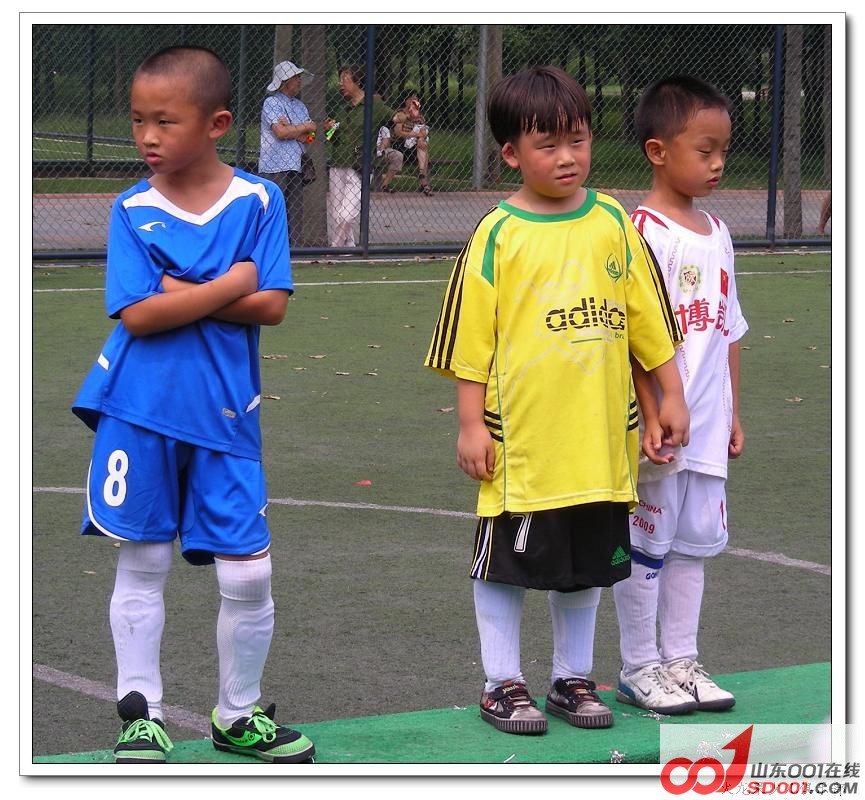 周末少儿足球俱乐部。体验仅20元(90分钟足球