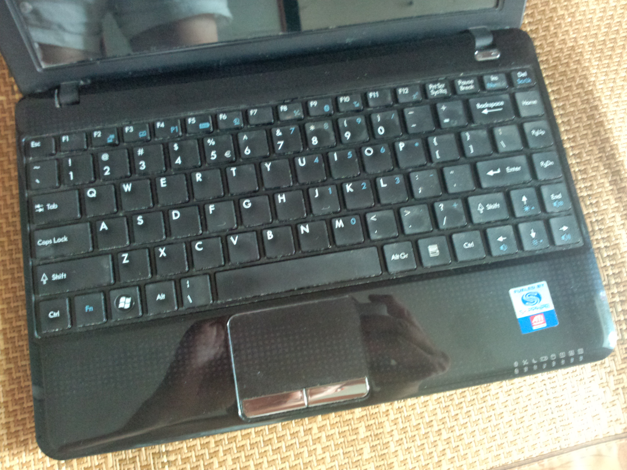 微星U270-269XCN 11.6英寸笔记本电脑(E450 2G 320G HD6320 720P高清摄像头)黑蓝渐变