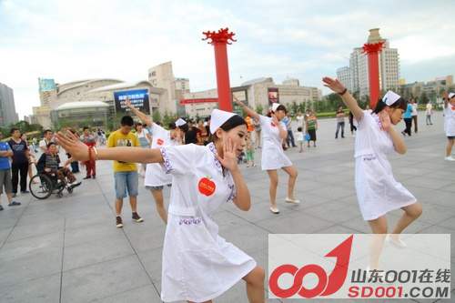 国防版《小苹果》看完整个萌萌哒 各种版本大