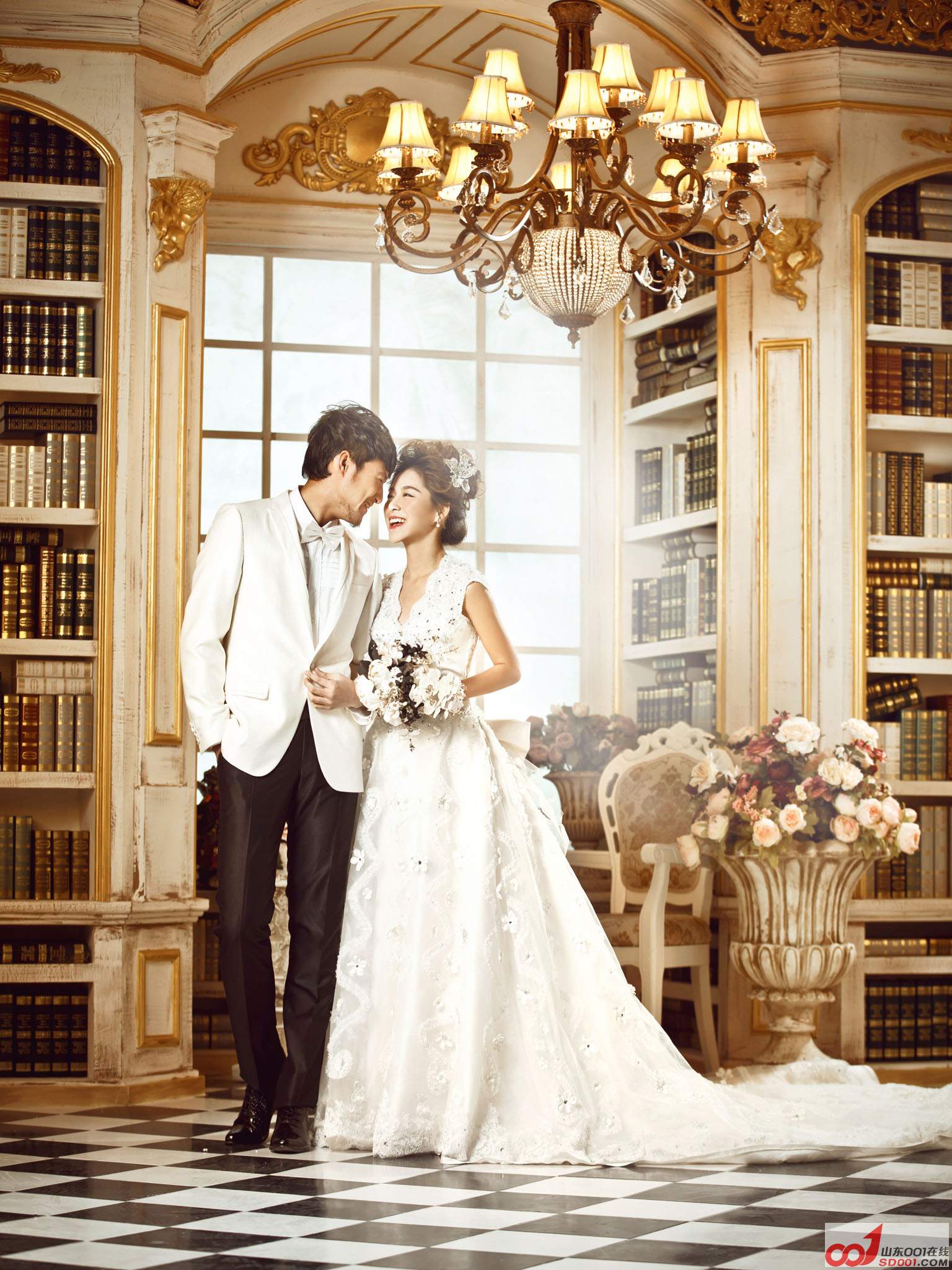 婚纱摆放_婚纱情侣头像