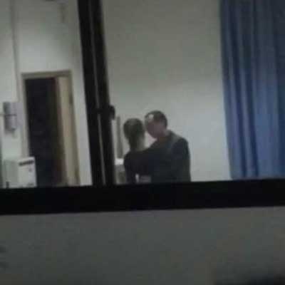 ��ѧ��ѧ�н�ʦ��Ůѧ���ڰ칫��XXX������ͼ������