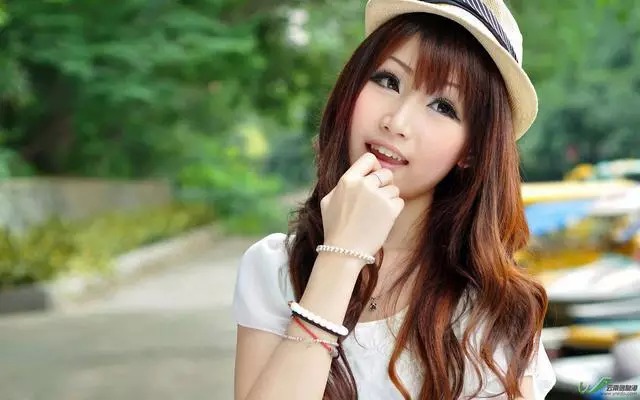 �Ϲ�ͻȻ�����飬Ů��û��û��ȴЦ��