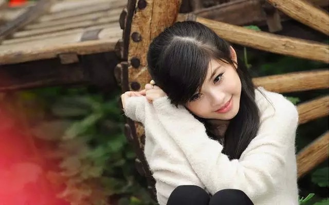 �Ϲ�ͻȻ�����飬Ů��û��û��ȴЦ��