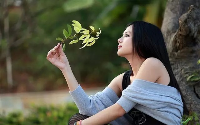 �Ϲ�ͻȻ�����飬Ů��û��û��ȴЦ��