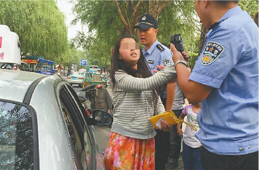 ����Ů�Ӿƺ�ܸ����Ѵ��� ���ڳ�ǰ�������⳵ǰ��