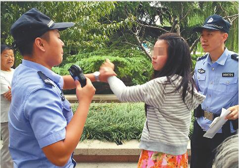 ����Ů�Ӿƺ�ܸ����Ѵ��� ���ڳ�ǰ�������⳵ǰ��