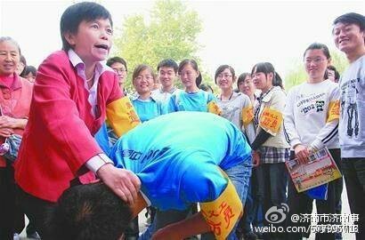 ��Ȫ��Ů������ҵ��18��ץС͵365����ҹ���ת�ƺ��� - ˴�� - 6b2dbef1jw1ewvsyejvl7j20be07iwf3.jpg