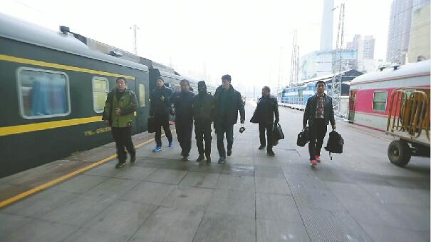 ������ұ���Ű�Ԫ���������� ����Ů����Ȼ����4������