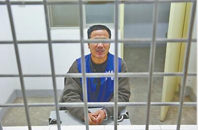 ������ұ���Ű�Ԫ���������� ����Ů����Ȼ����4������