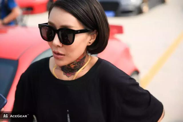 �����Ĺ���˭���� �����˽�iAcro Lady���еĸ�װ��-3.jpg