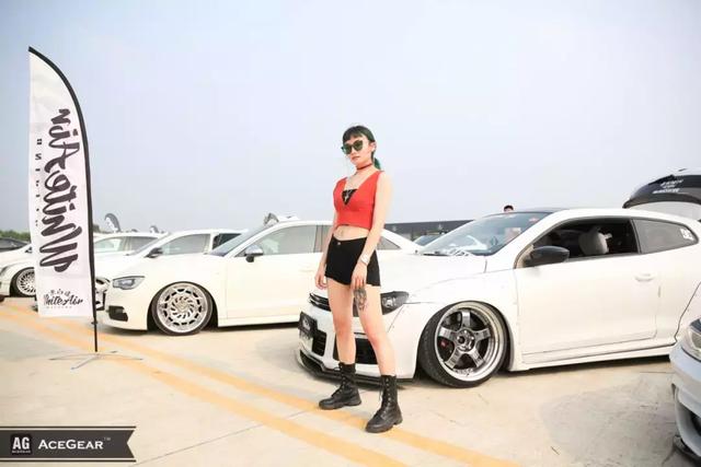 �����Ĺ���˭���� �����˽�iAcro Lady���еĸ�װ��-1.jpg