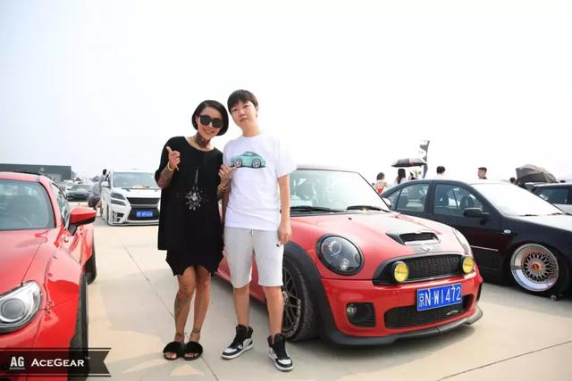 �����Ĺ���˭���� �����˽�iAcro Lady���еĸ�װ��-2.jpg