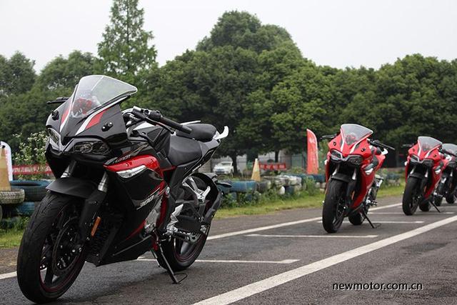 �๦�������������� ���¡���޼�300RR-4.jpg