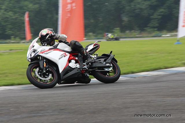 �๦�������������� ���¡���޼�300RR-13.jpg