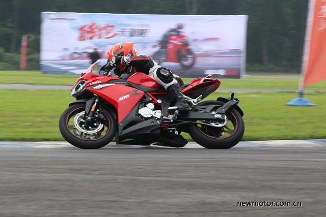 �๦�������������� ���¡���޼�300RR-12.jpg