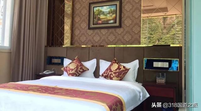 G318 Ŀ�ĵ�·����򶨡�����Ŀ�ĺ�ɫ�Ļ�����-34.jpg