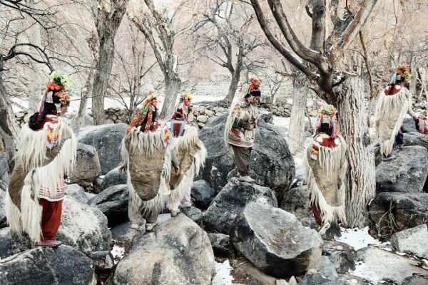 ���������ر߾���ԭʼ���� ��Ůû�й̶���ż-2.jpg