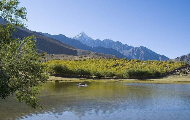 ���������ر߾���ԭʼ���� ��Ůû�й̶���ż-1.jpg