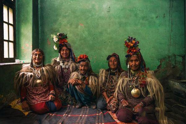 ���������ر߾���ԭʼ���� ��Ůû�й̶���ż-7.jpg