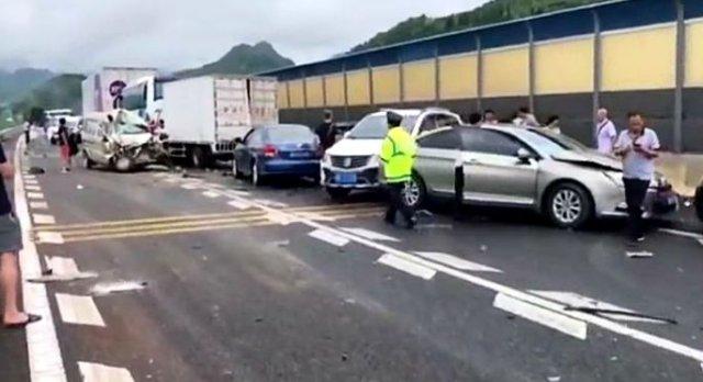 ɲ��ס�������Ƹ����Ϲҳ���ײ 20 ������-1.jpg