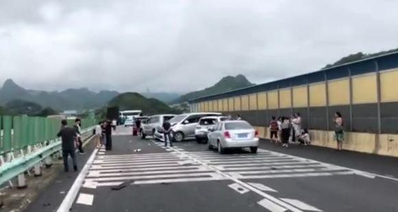 ɲ��ס�������Ƹ����Ϲҳ���ײ 20 ������-7.jpg