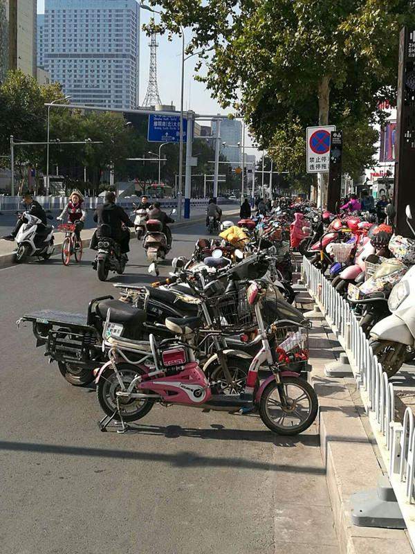 ʯ��ׯ������ɽ·������г���ͣ �ܲ��ܹܹܣ�-1.jpg