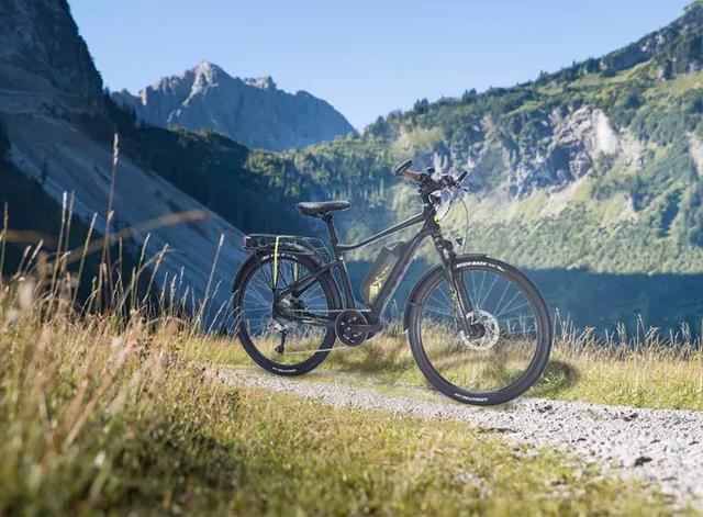 һ�����г��ļ�飺GIANT Expedition E+ʢװ����-2.jpg