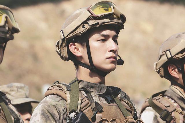 �������Բʾ�װ��Ƭ�ع� �ˬӢ�����԰�����-1.jpg