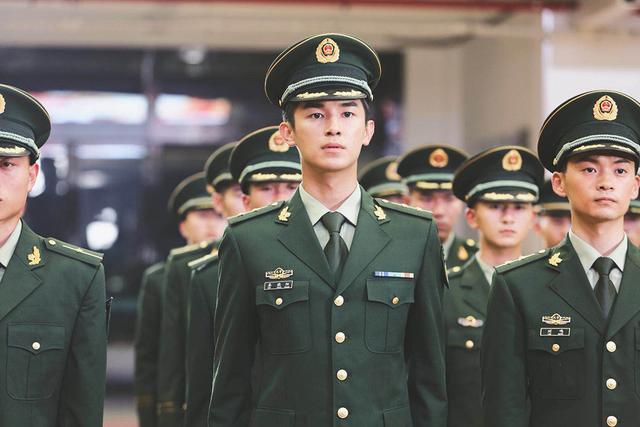 �������Բʾ�װ��Ƭ�ع� �ˬӢ�����԰�����-2.jpg