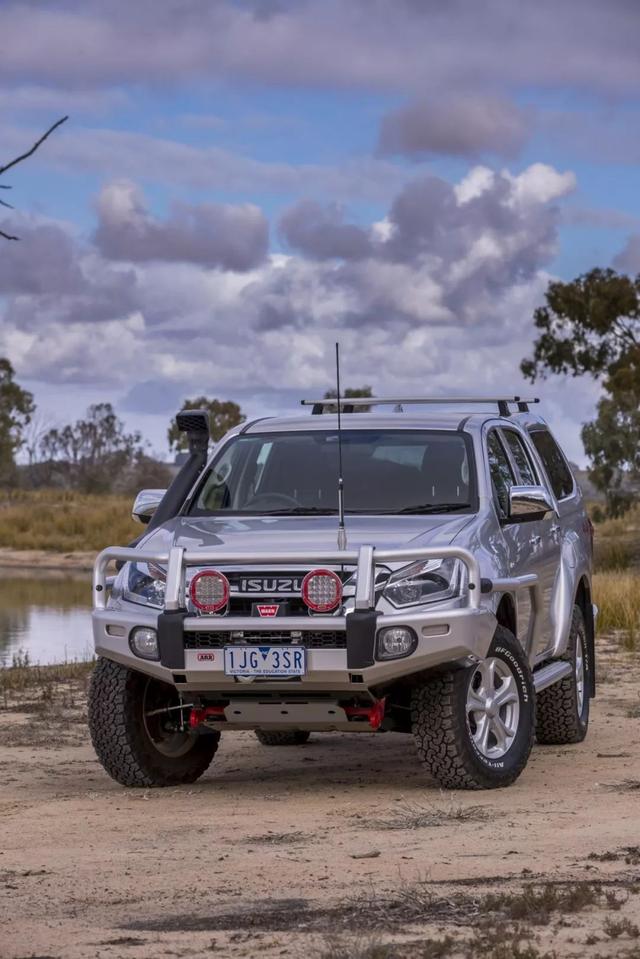 ISUZU D-MAX ¸װ-1.jpg