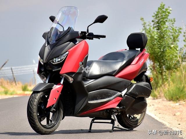 û�����ֻ�и��� ������XMAX300�Ա�BMW C400X-2.jpg