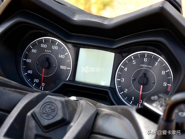 û�����ֻ�и��� ������XMAX300�Ա�BMW C400X-13.jpg