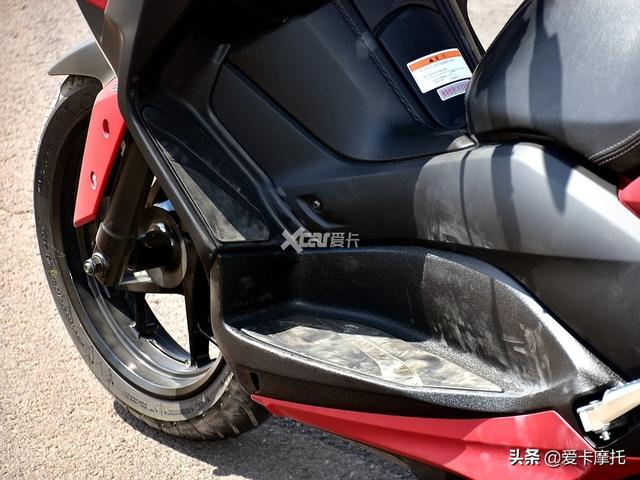 û�����ֻ�и��� ������XMAX300�Ա�BMW C400X-21.jpg