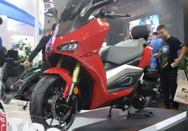 ̨��400cc̤������Ħ���ᣬ����Ϭ������Կ������������ǰ��-15.jpg