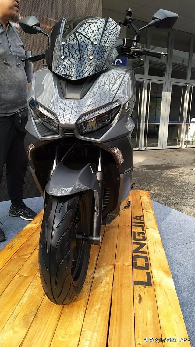 23800Ԫ��"�ſ�����" ����300i V MAX�ۼ۹���-2.jpg