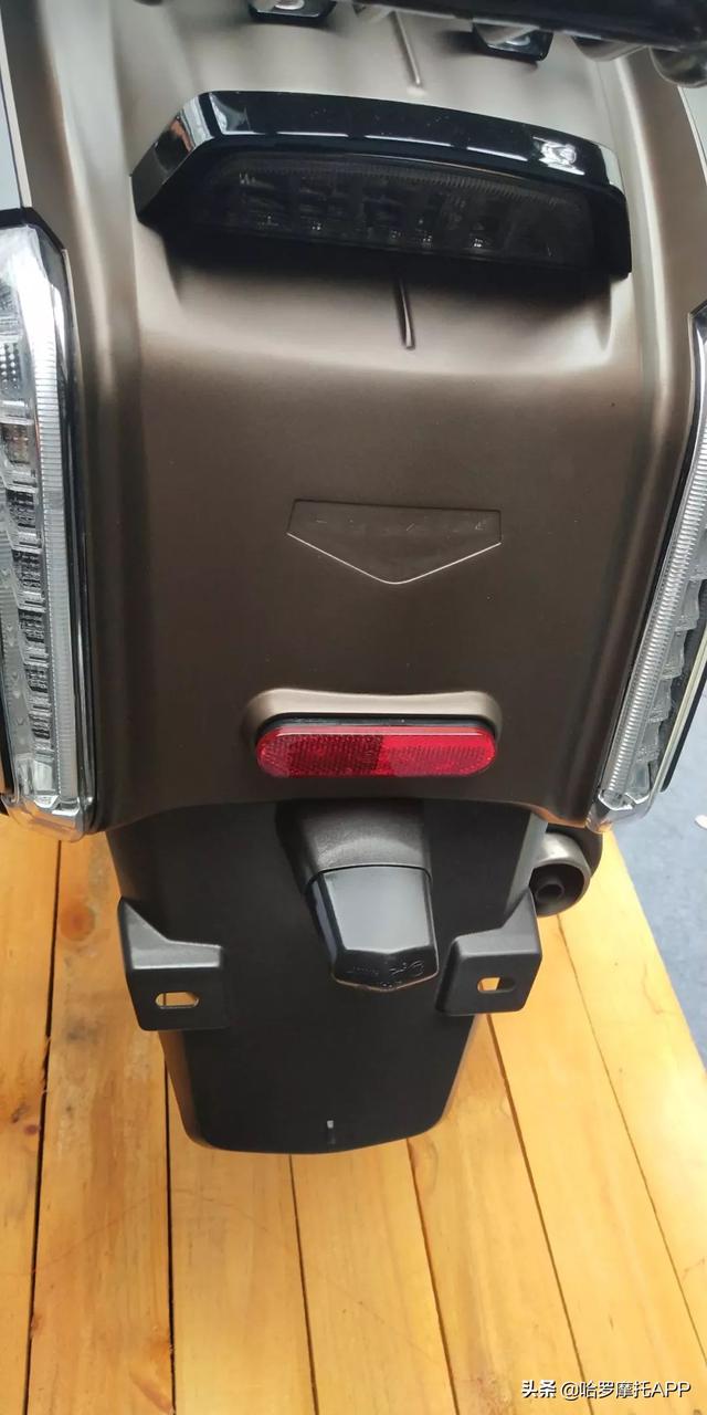 23800Ԫ��"�ſ�����" ����300i V MAX�ۼ۹���-18.jpg