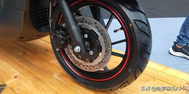 23800Ԫ��"�ſ�����" ����300i V MAX�ۼ۹���-22.jpg