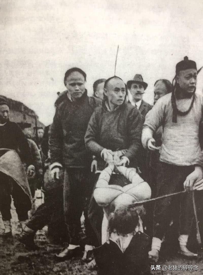 罕有的清末刑场实在老照片,本国人记录下了清廷斩首行刑现场