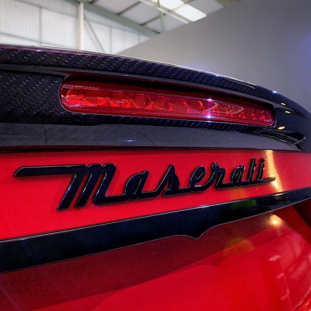 ��װ��̼��ά���ɫ���������ɯ����Gran Turismo-2.jpg