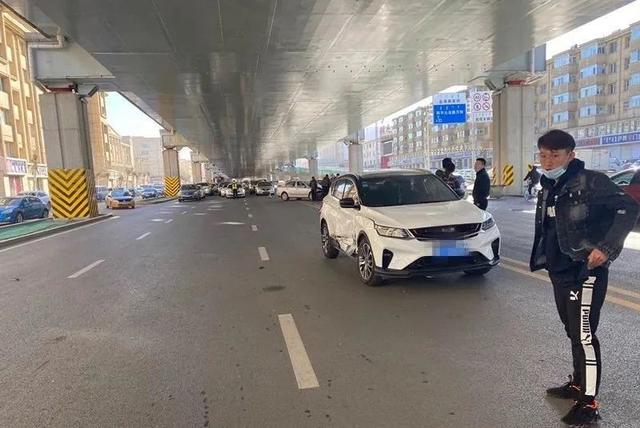 ���ͺ����к���·����������һ��������� ���ߵ�ͷ �����ͷײ�˸�ϡ��...-3.jpg