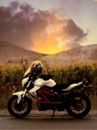 ����֮��  �����ĵ�����    300���ֳ�Ħ�У�-1.jpg