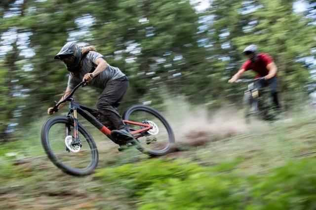 ���³�������Specialized Stumpjumper EVO�ռ��ֵ�ɽ�س�-3.jpg