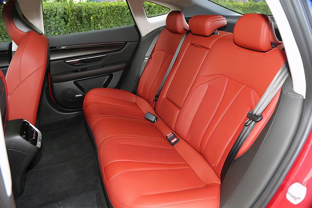 �����װ׻��³� ӵ�������������û�С��P7-18.jpg