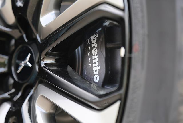 �����װ׻��³� ӵ�������������û�С��P7-24.jpg