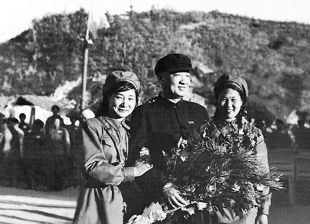 ����Ԯ�����û� ��Ů�����ս������һ�ž��������������ʷ��Ƭ-1.jpg