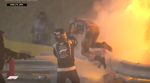 F1����վһ����ײǽ�����ը ������������-1.jpg