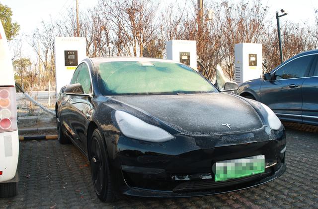 ������� ��˹��Model 3�����ǵϺ�EV��������˭��ǿ��-22.jpg