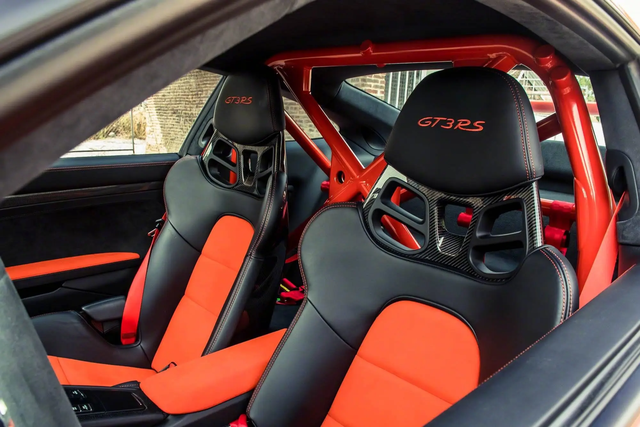 ����Taycan����������+������+��β�� ��Ҫ��Model S������Ħ����-10.jpg